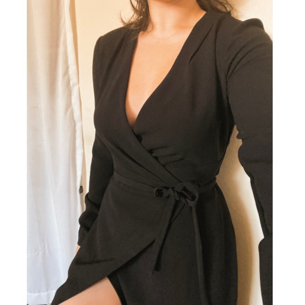 NWT Aritzia Babaton “Juro” dress